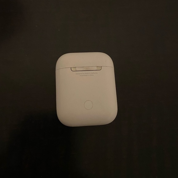 Apple AirPods “First Generation” Charging Case - Picture 3 of 3
